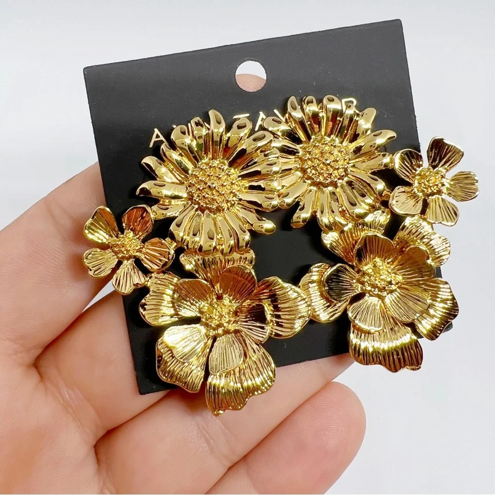 Ann Taylor Goldtone Floral Cluster Daisy Pansies Statement Earrings - Picture 2 of 4